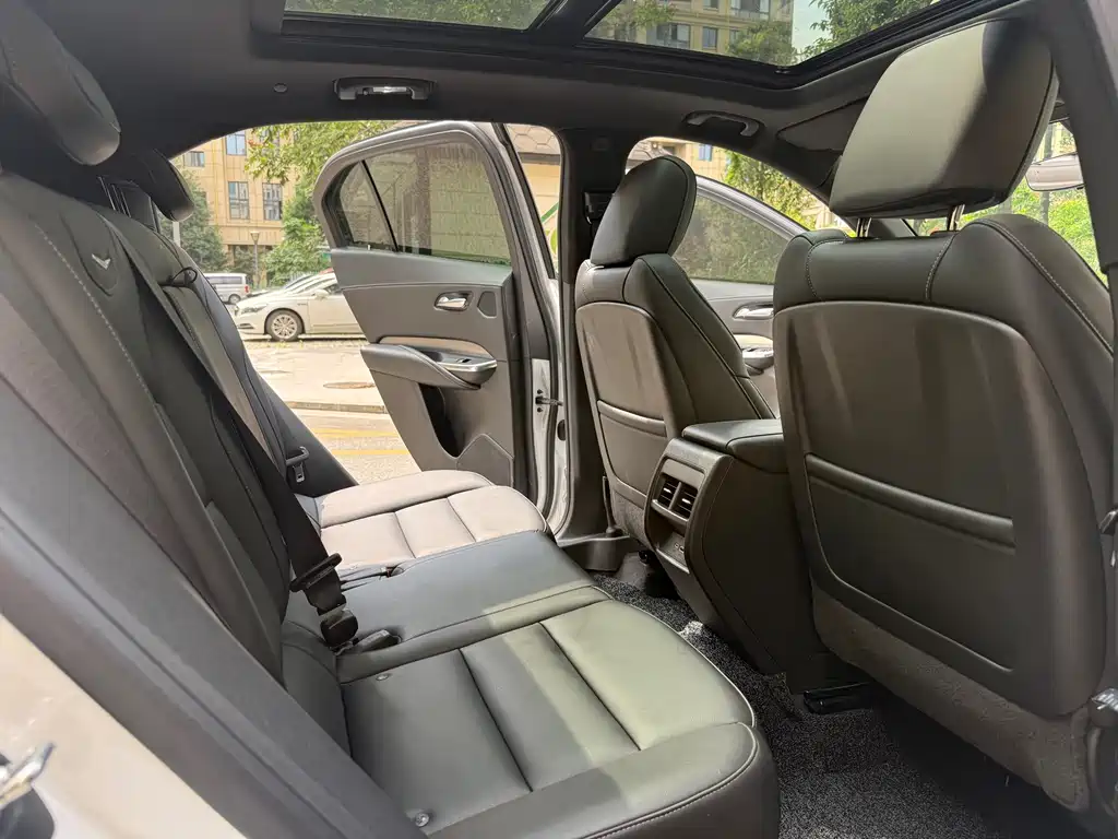 Cadillac XT4 — миниатюра 10