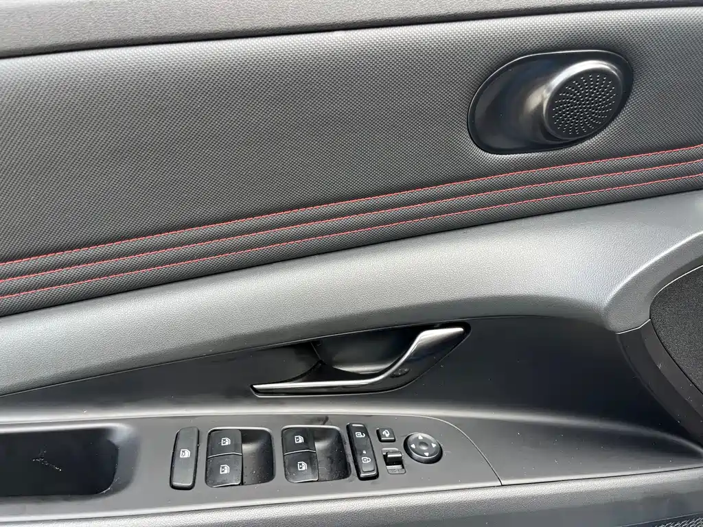 Hyundai Elantra — миниатюра 15