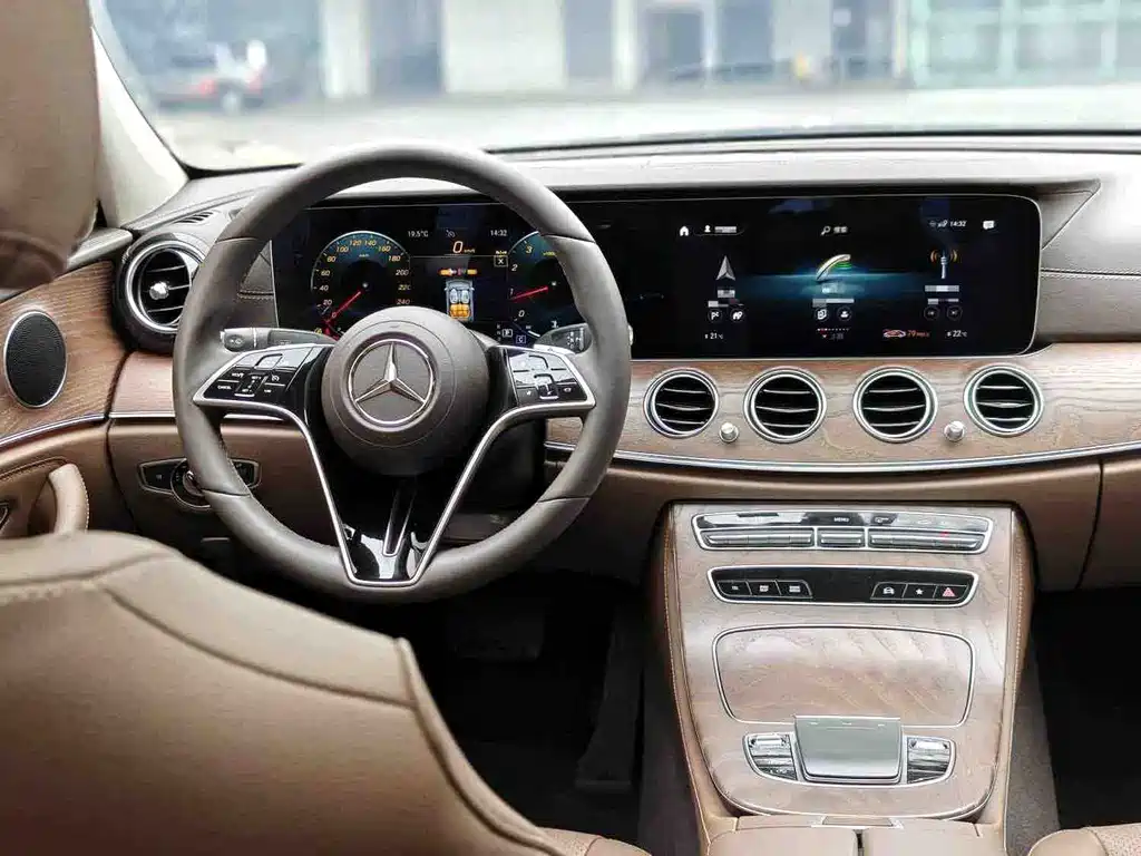 Mercedes-Benz E-Class — миниатюра 7