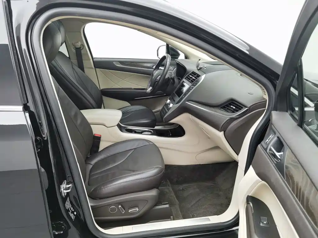 Lincoln MKC — миниатюра 23