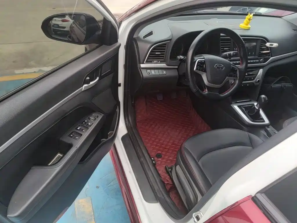Hyundai Elantra — миниатюра 16