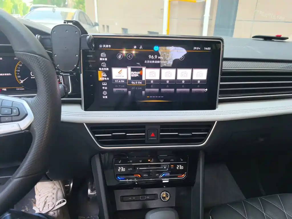 Volkswagen Tiguan L — миниатюра 14