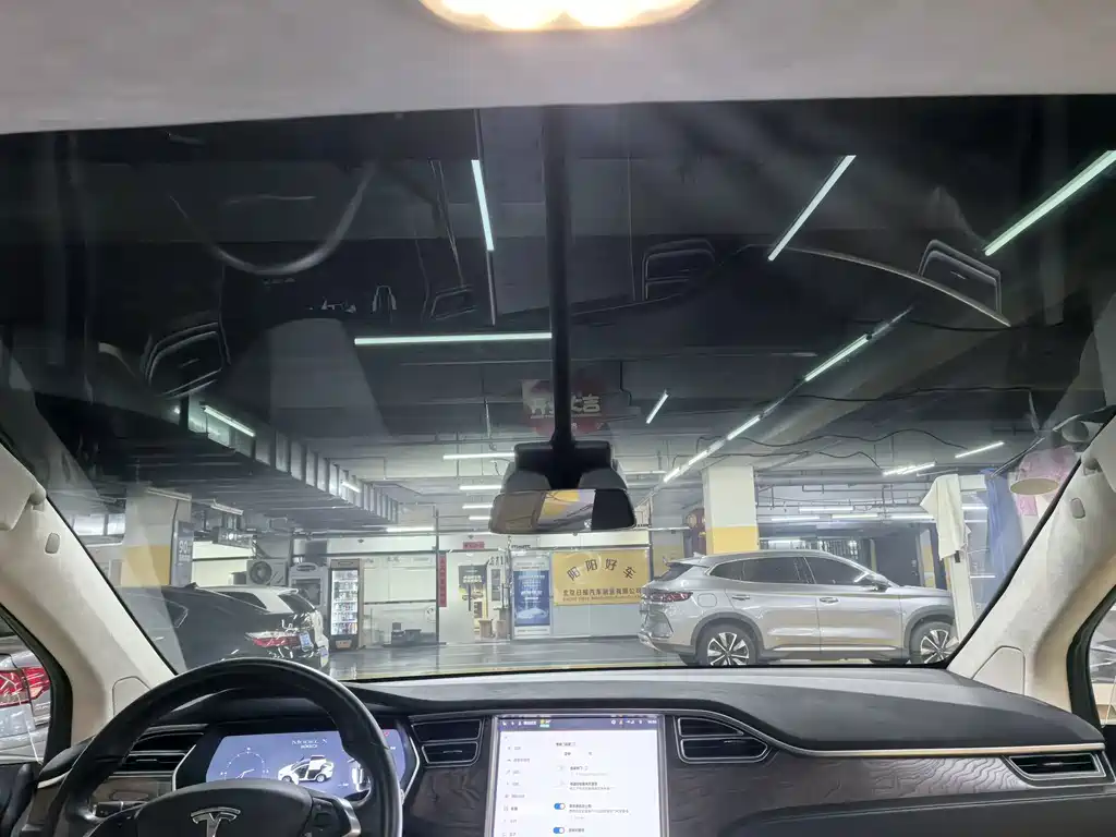 Tesla Model X — миниатюра 12