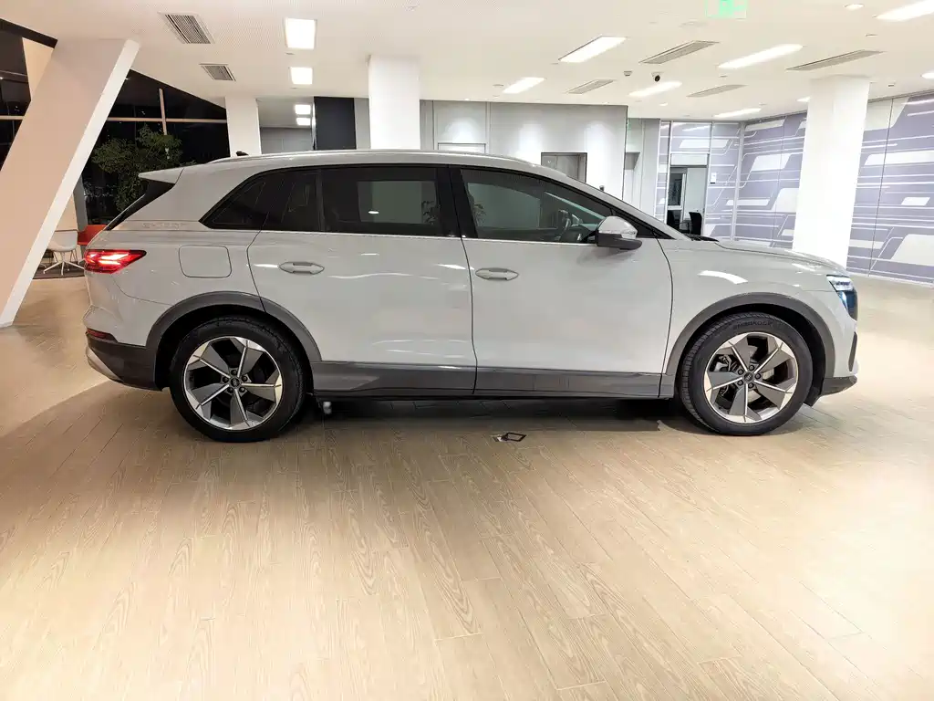 Audi Q5 e-tron — миниатюра 4