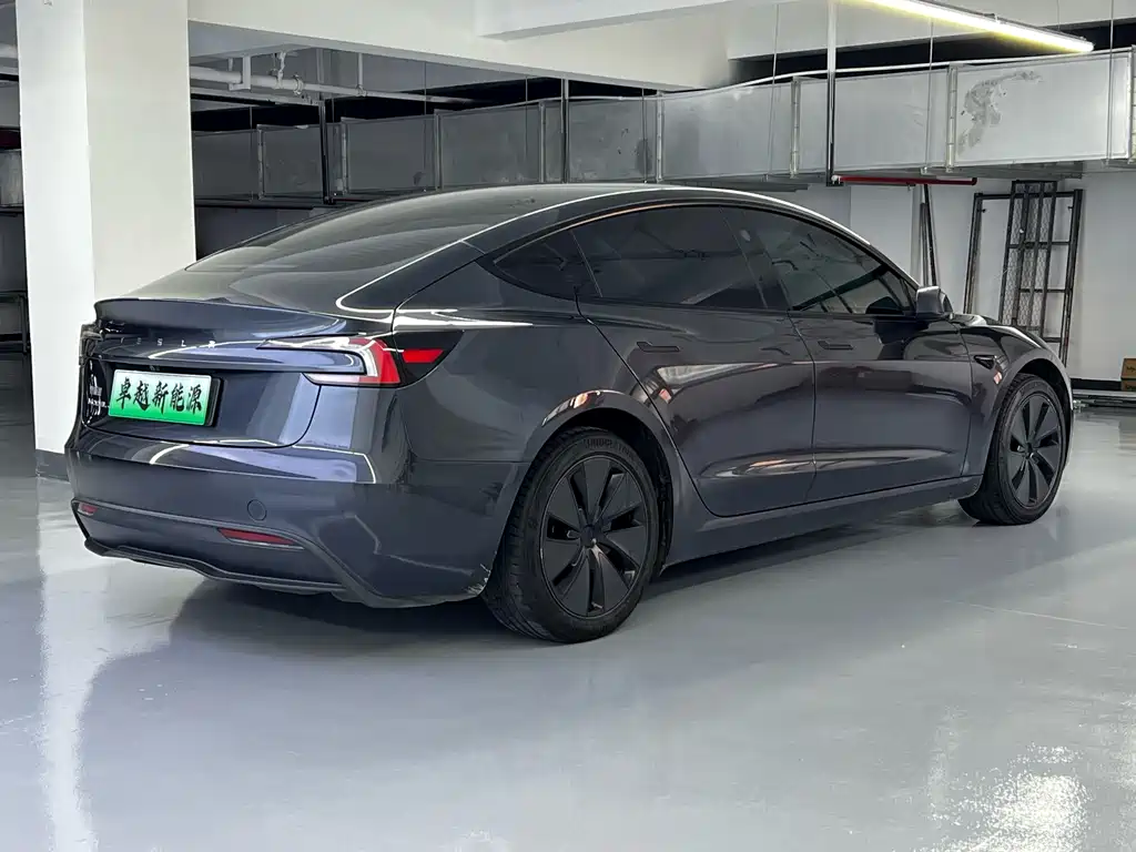 Tesla Model 3 — миниатюра 9