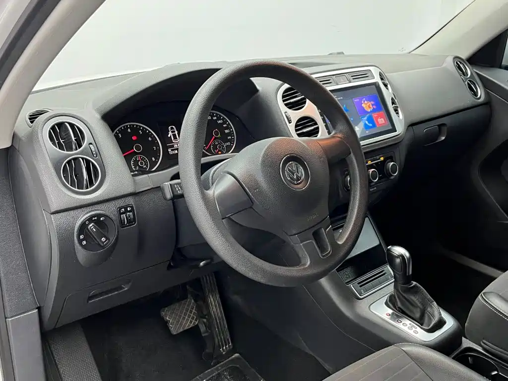 Volkswagen Tiguan — миниатюра 12