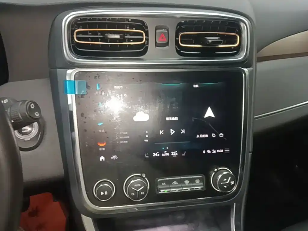 Lynk & Co 01 — миниатюра 13
