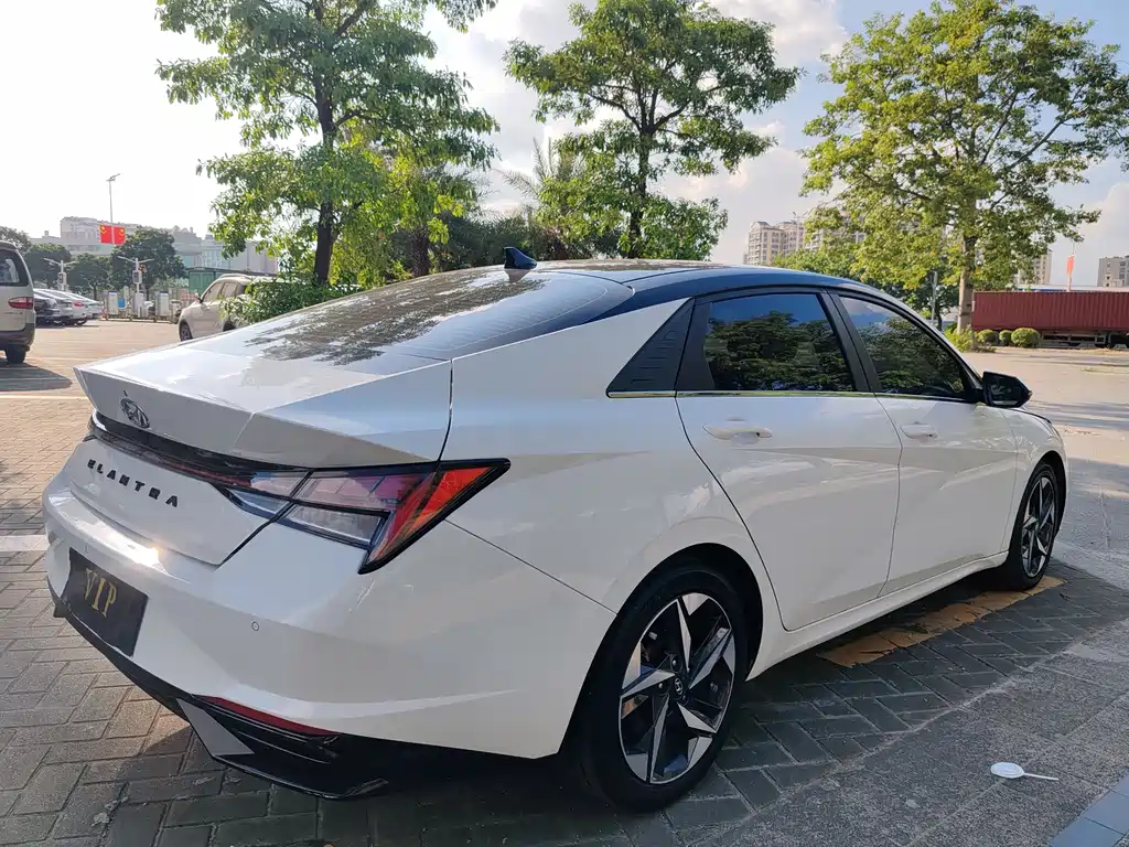Hyundai Elantra — миниатюра 7