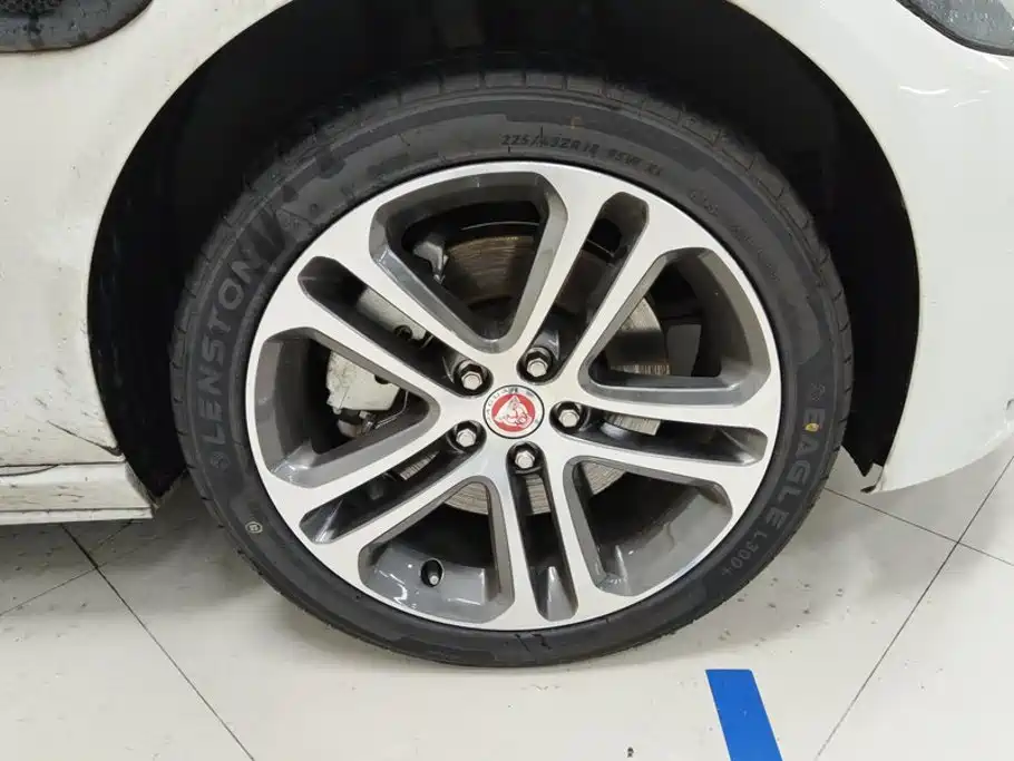 Jaguar XEL — миниатюра 6