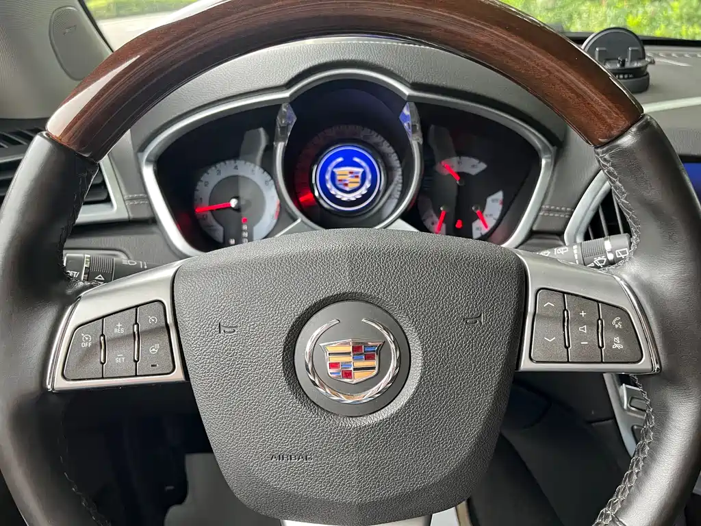 Cadillac SRX — миниатюра 14
