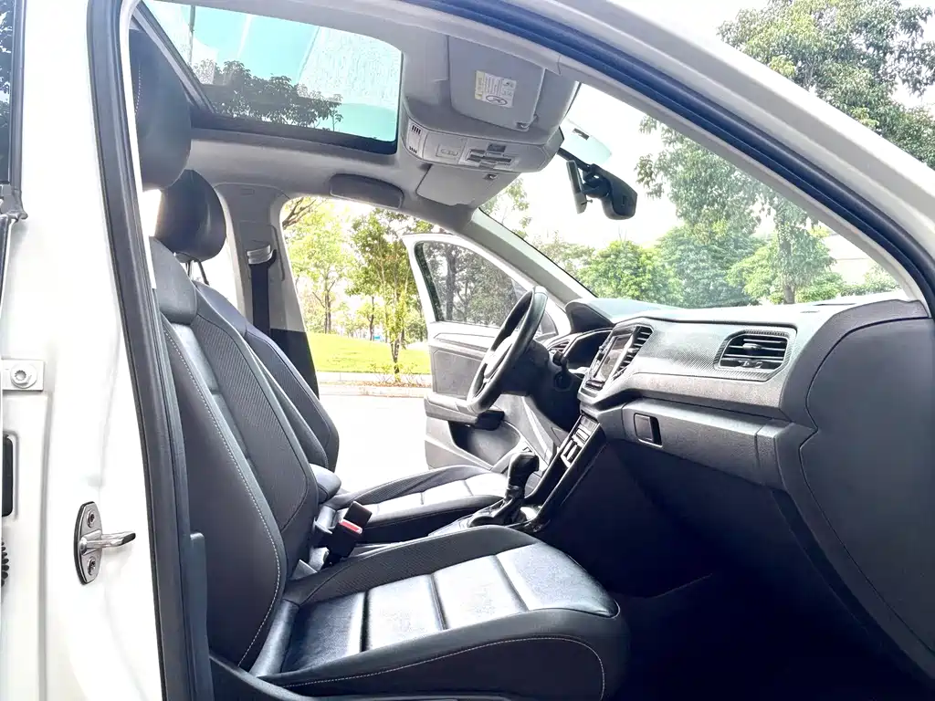 Volkswagen T-Roc — миниатюра 14