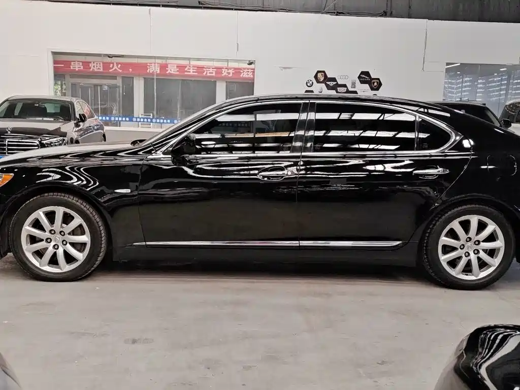 Lexus LS — миниатюра 3