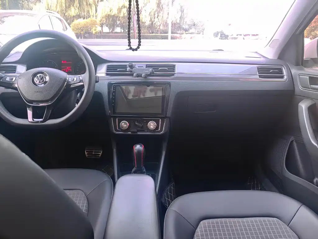 Volkswagen Santana — миниатюра 6