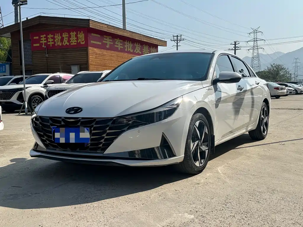 Hyundai Elantra 2022