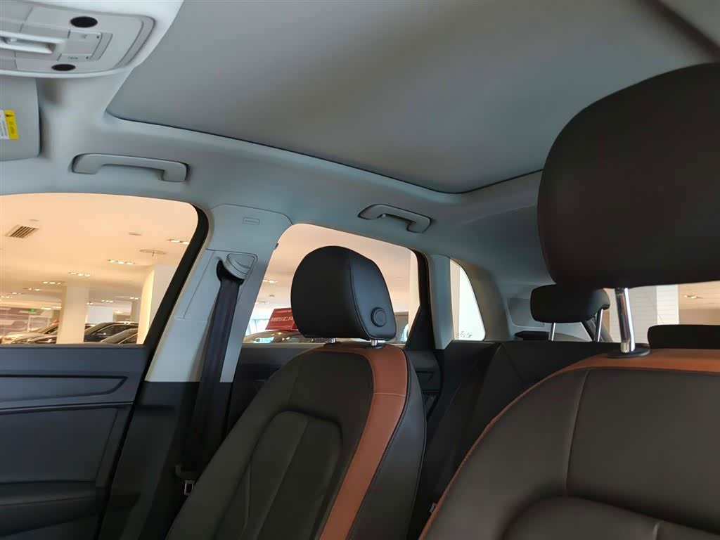 Audi Q3 1.4 л 2021 г. Серебристо-серый, пробег 28000 км