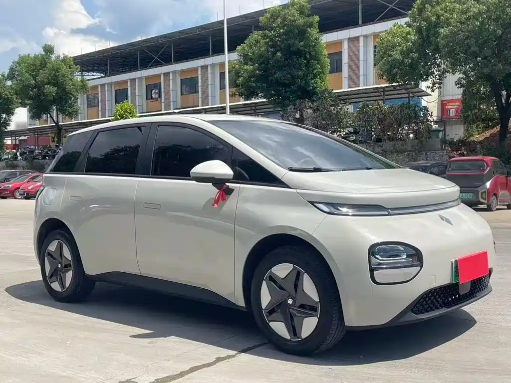 Baojun Yunduo — миниатюра 4