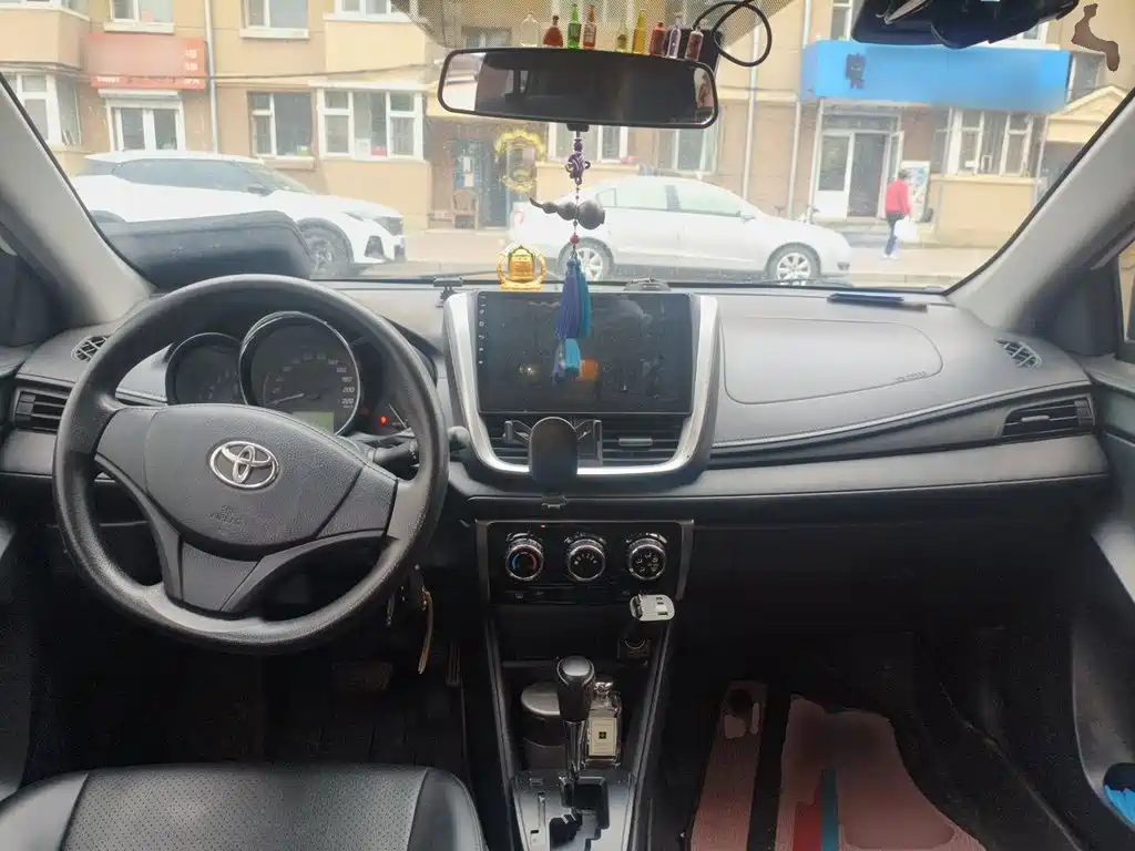 Toyota Yaris L — миниатюра 10