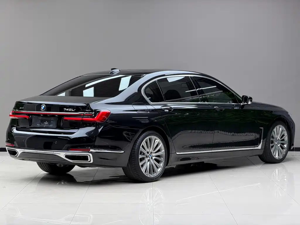 BMW 7 Series — миниатюра 10