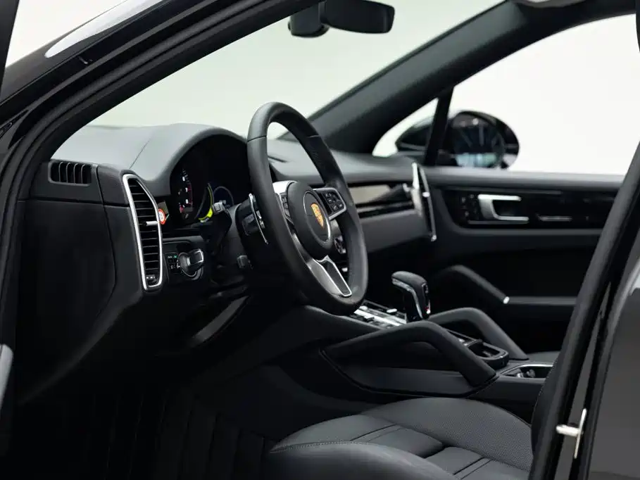Porsche Cayenne Hybrid — миниатюра 11