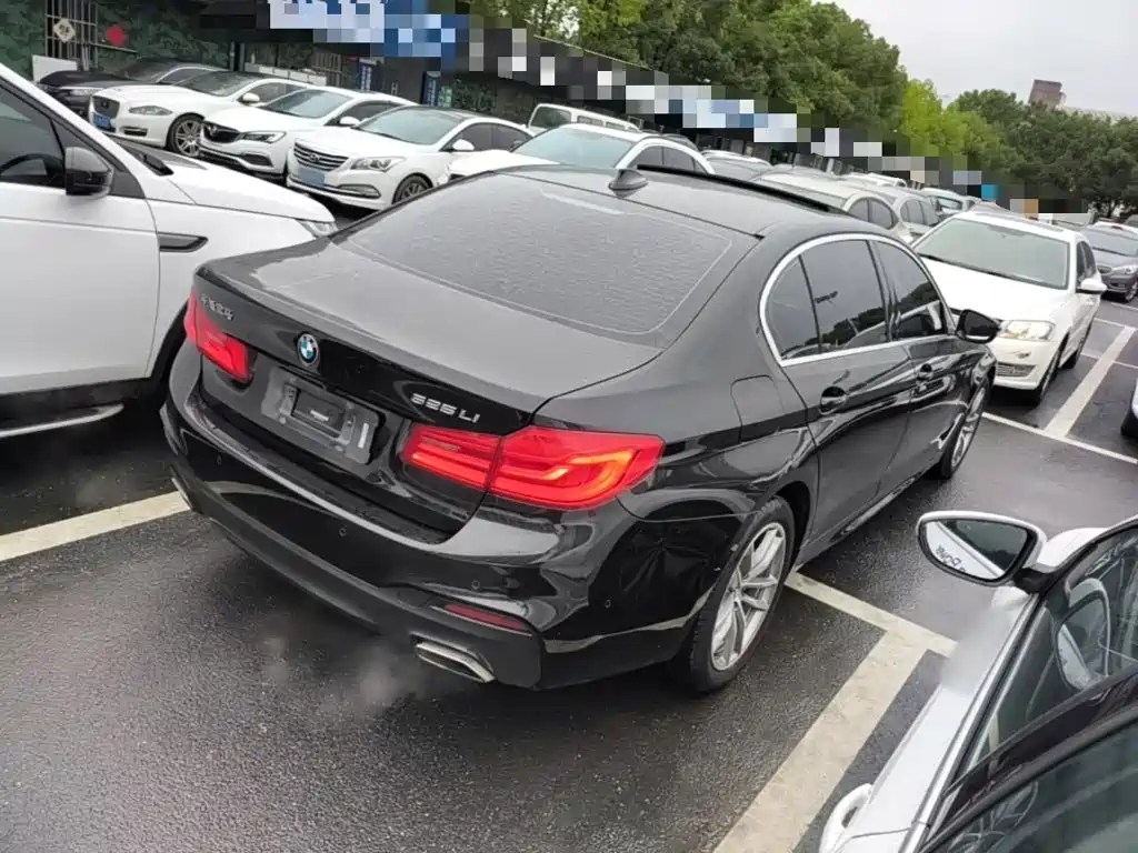 BMW 5 Series — миниатюра 7