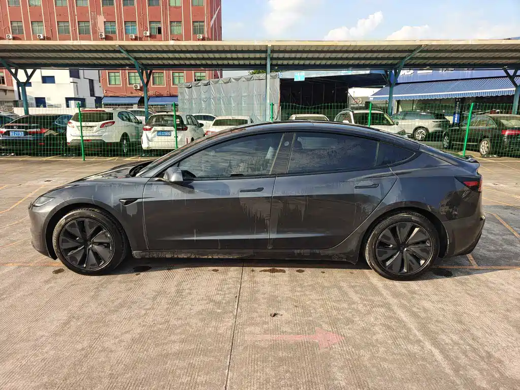 Tesla Model 3 — миниатюра 4
