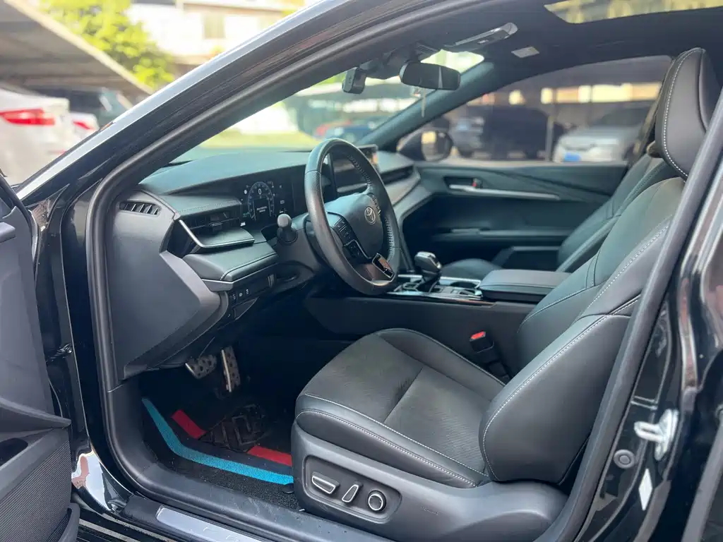 Toyota Camry — миниатюра 18