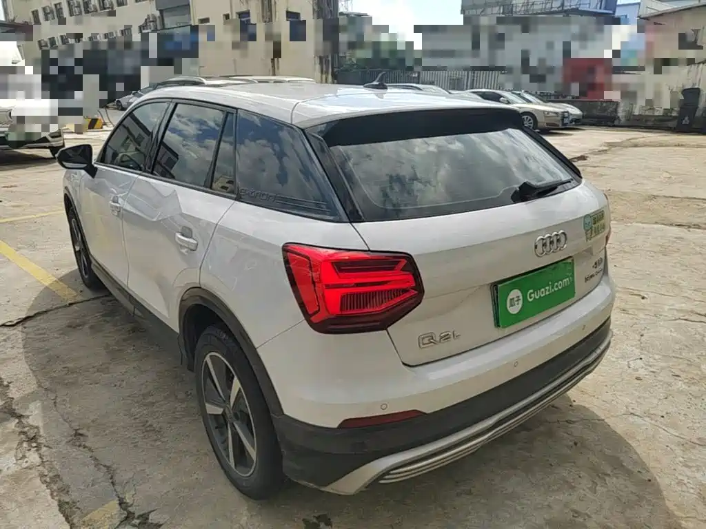 Audi Q2L e-tron — миниатюра 5
