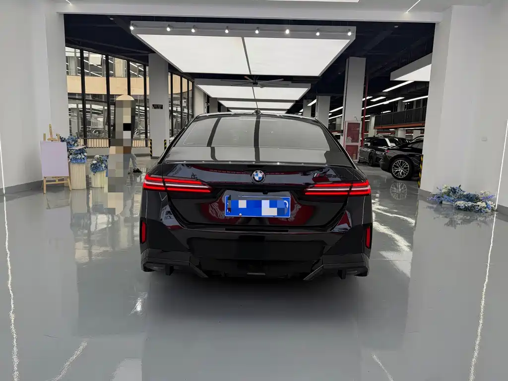 BMW 5 Series — миниатюра 14