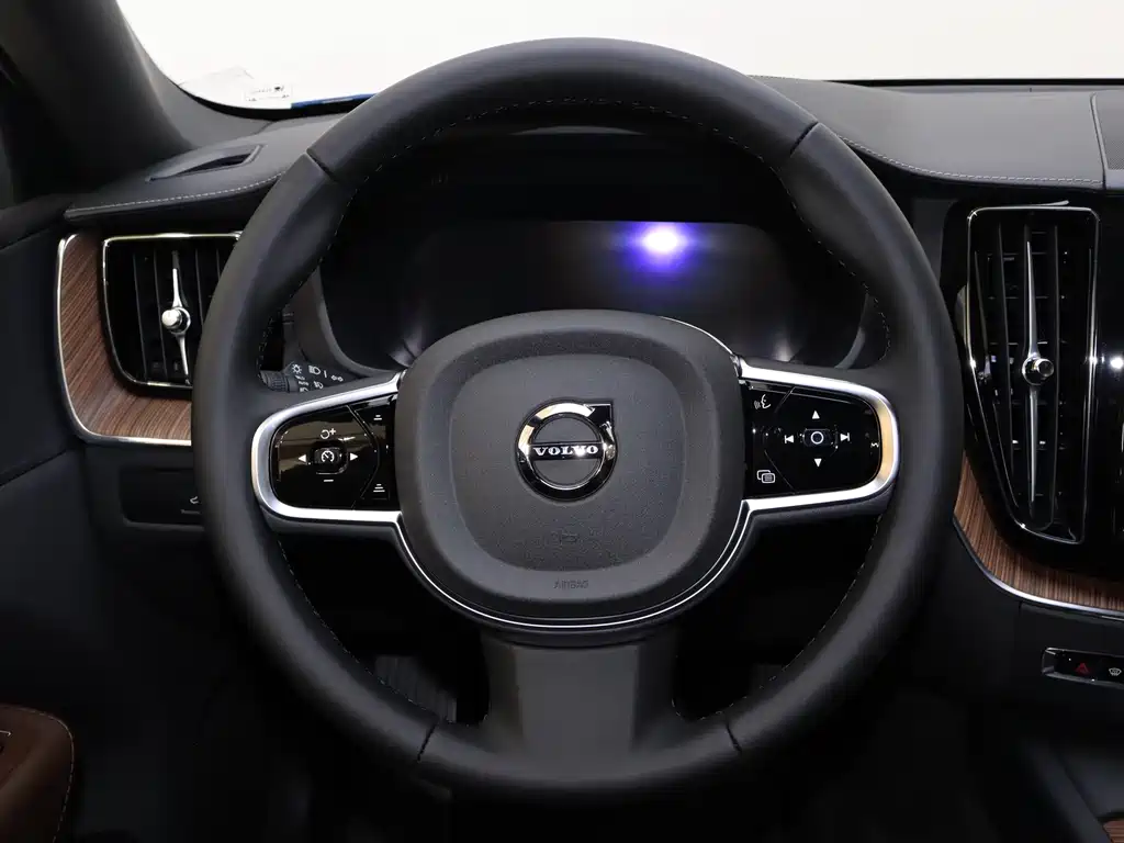 VOLVO XC60 PLUG IN HYBRID