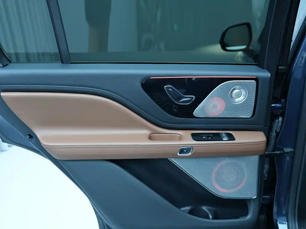 Lincoln Aviator — миниатюра 10