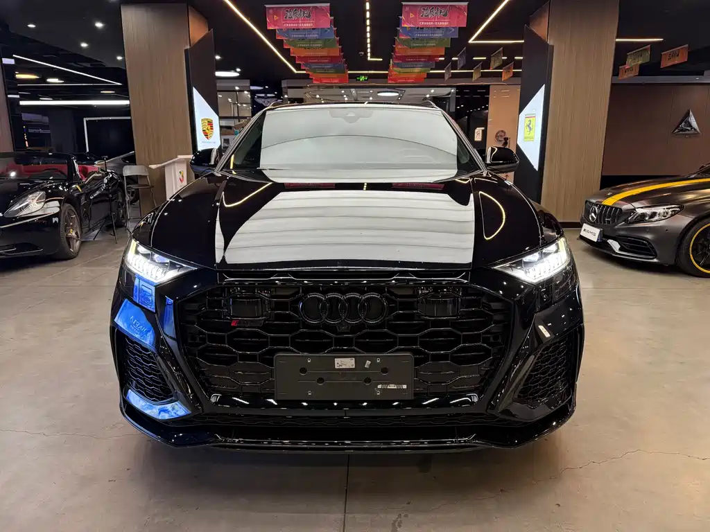 AUDI RS Q8