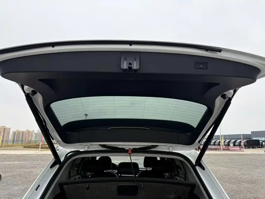 Volkswagen Tiguan L — миниатюра 12