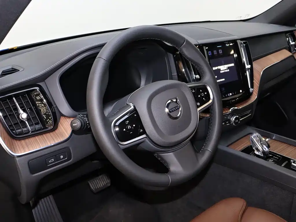 VOLVO XC60 PLUG IN HYBRID