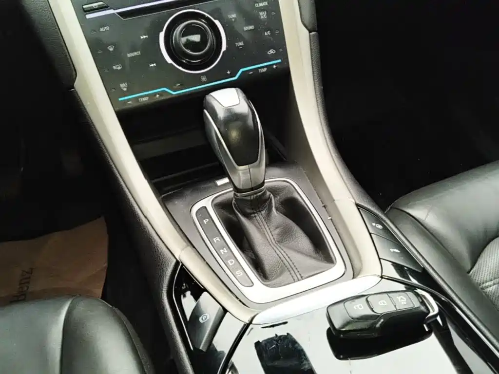 Ford Mondeo — миниатюра 14