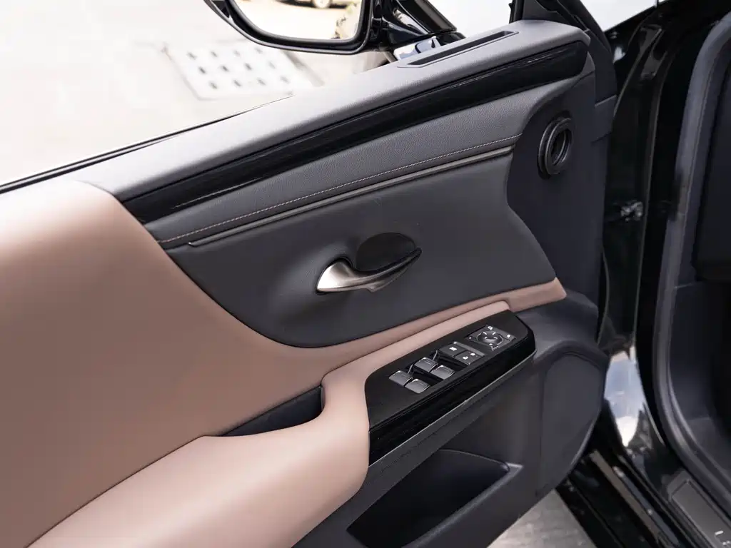 Lexus ES — миниатюра 17