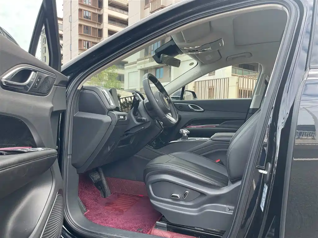 RED FLAG HONGQI HS3 PHEV