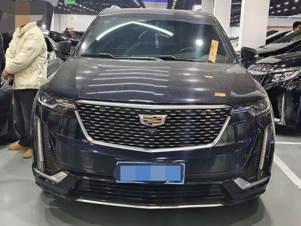 CADILLAC XT6