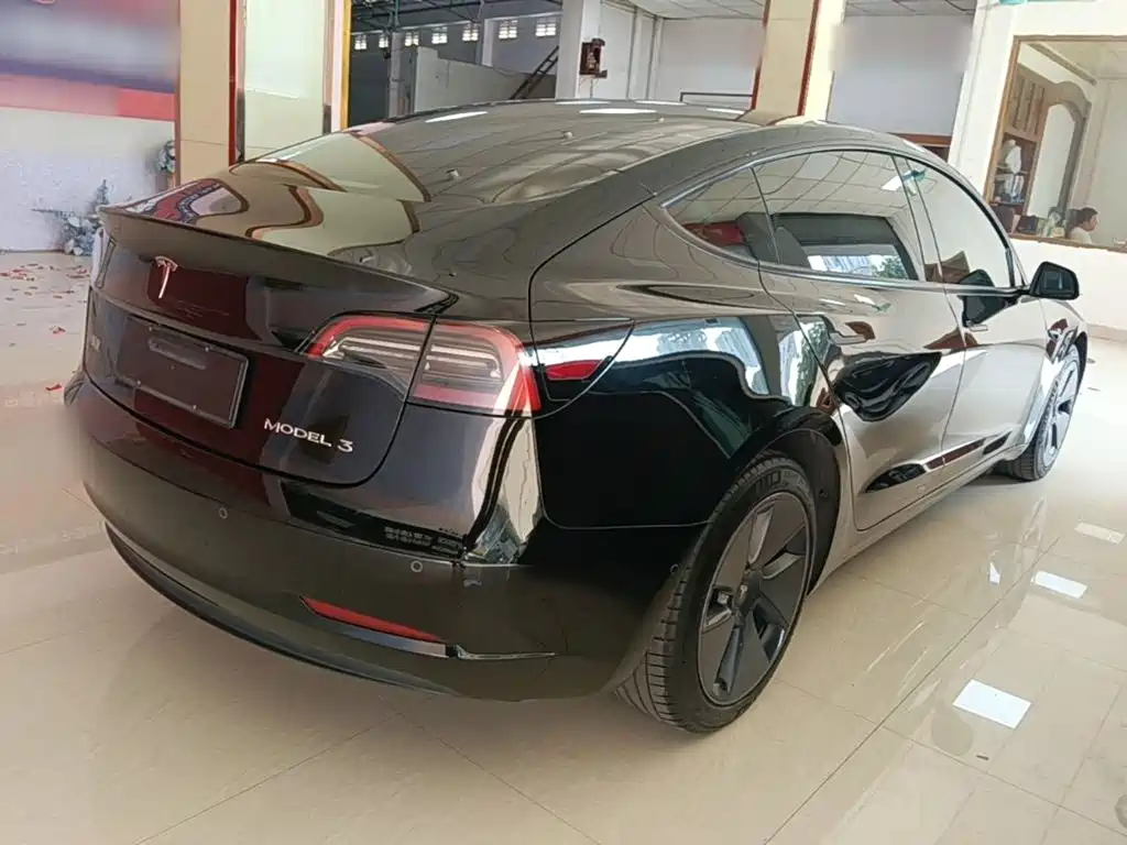 Tesla Model 3 — миниатюра 7
