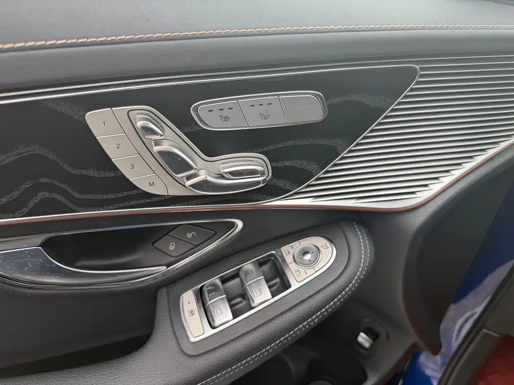 Mercedes-Benz EQC — миниатюра 13