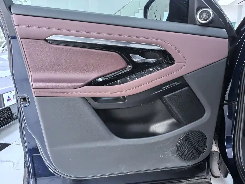 Land Rover Evoque PHEV — миниатюра 4