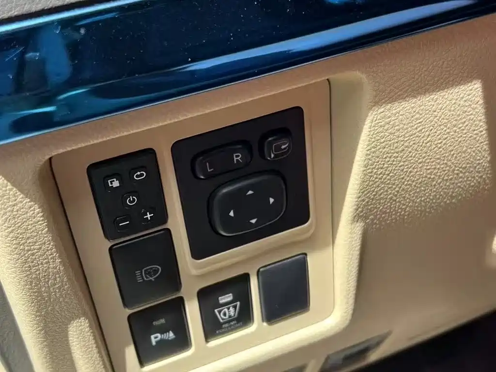 Toyota Land Cruiser Prado 2014 2.7L AT Luxury