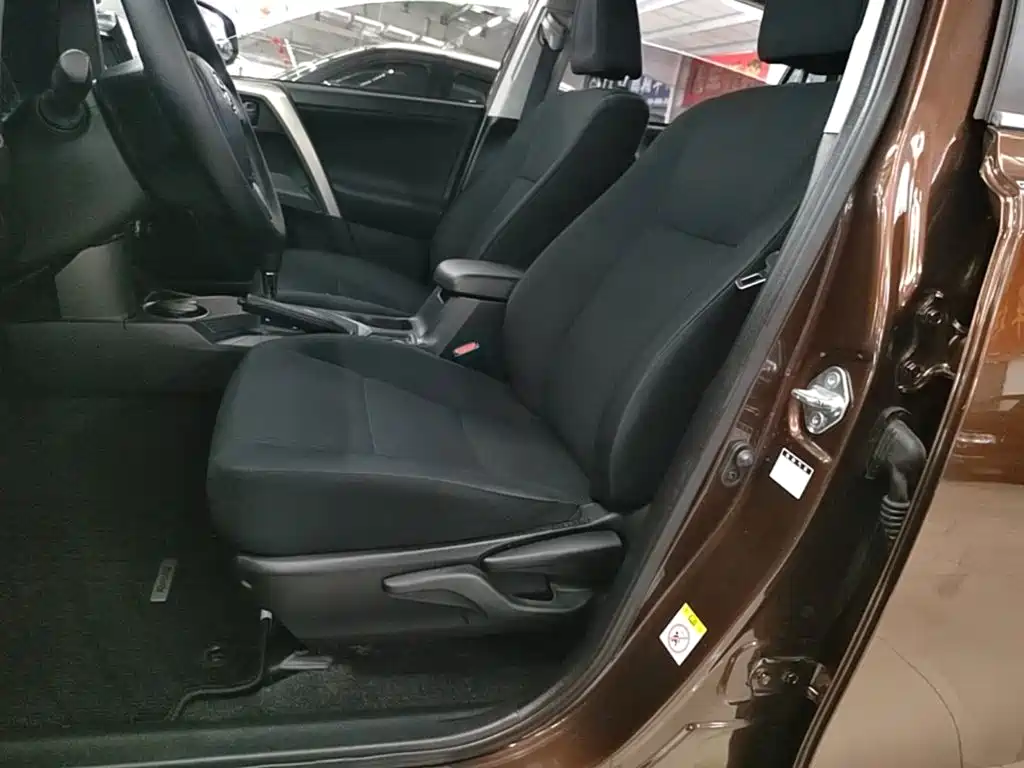 Toyota RAV4 — миниатюра 15