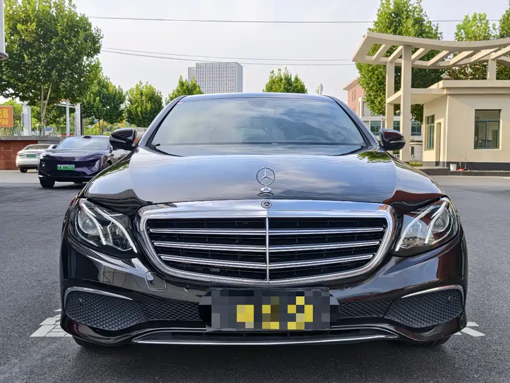 Mercedes-Benz E-Class — миниатюра 2