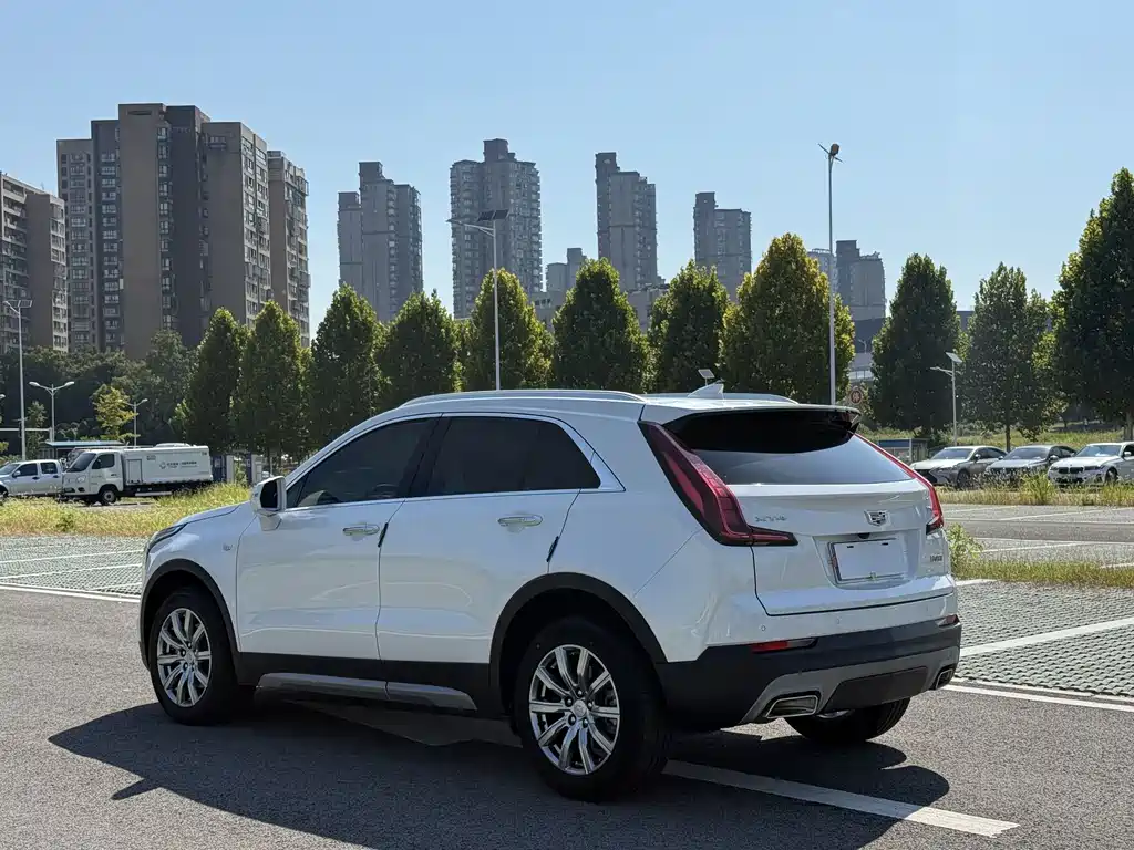 CADILLAC XT4