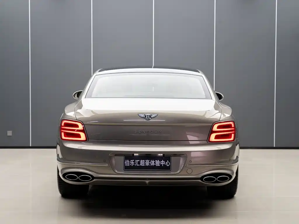 Bentley Flying Spur PHEV — миниатюра 7