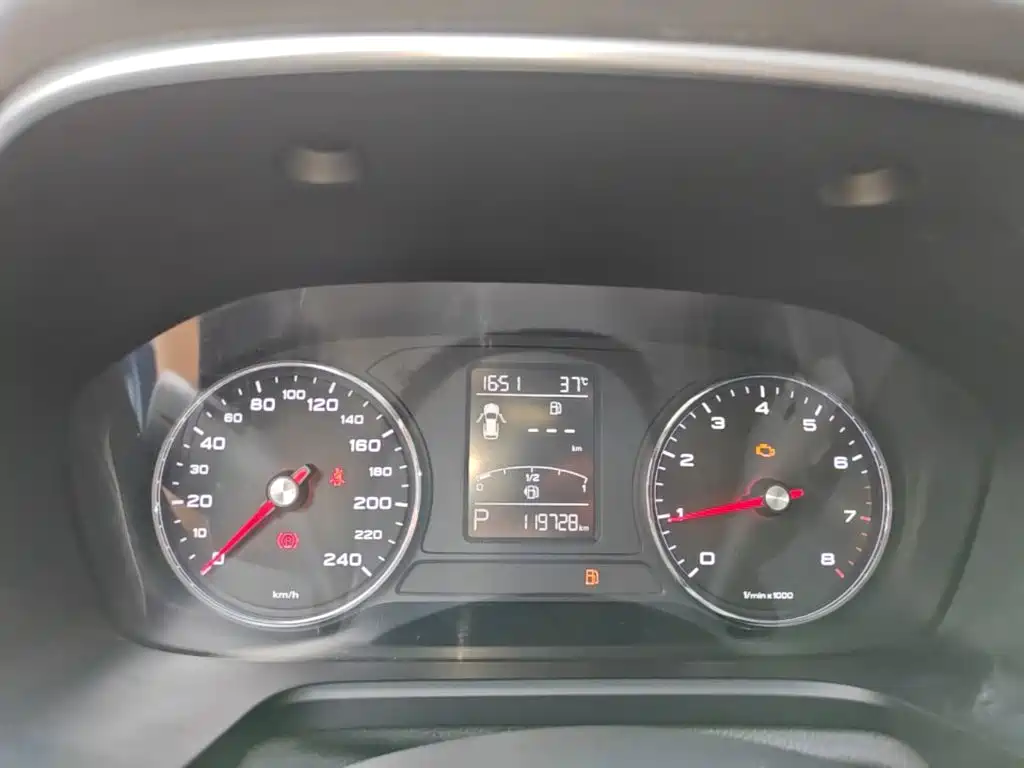 Roewe RX5 — миниатюра 12