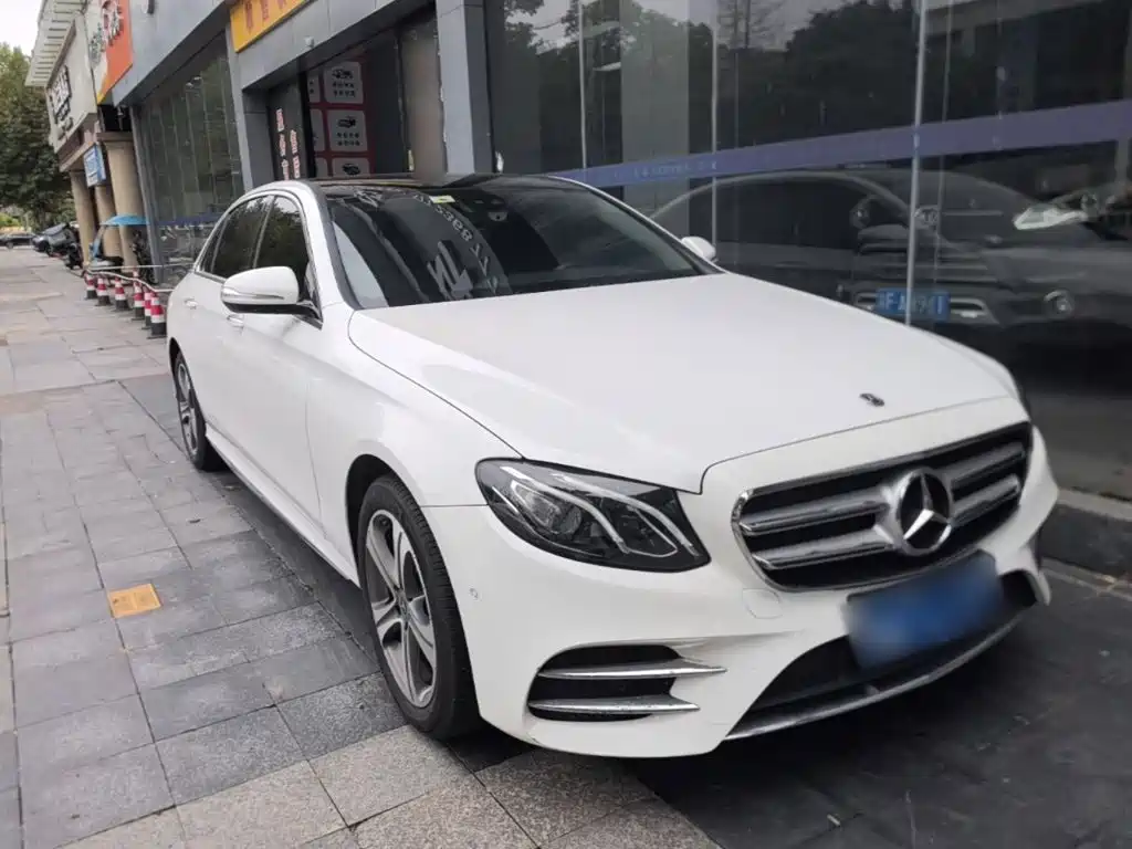 Mercedes-Benz E-Class — миниатюра 4