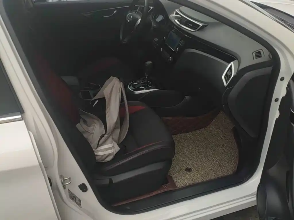 Nissan Qashqai — миниатюра 25