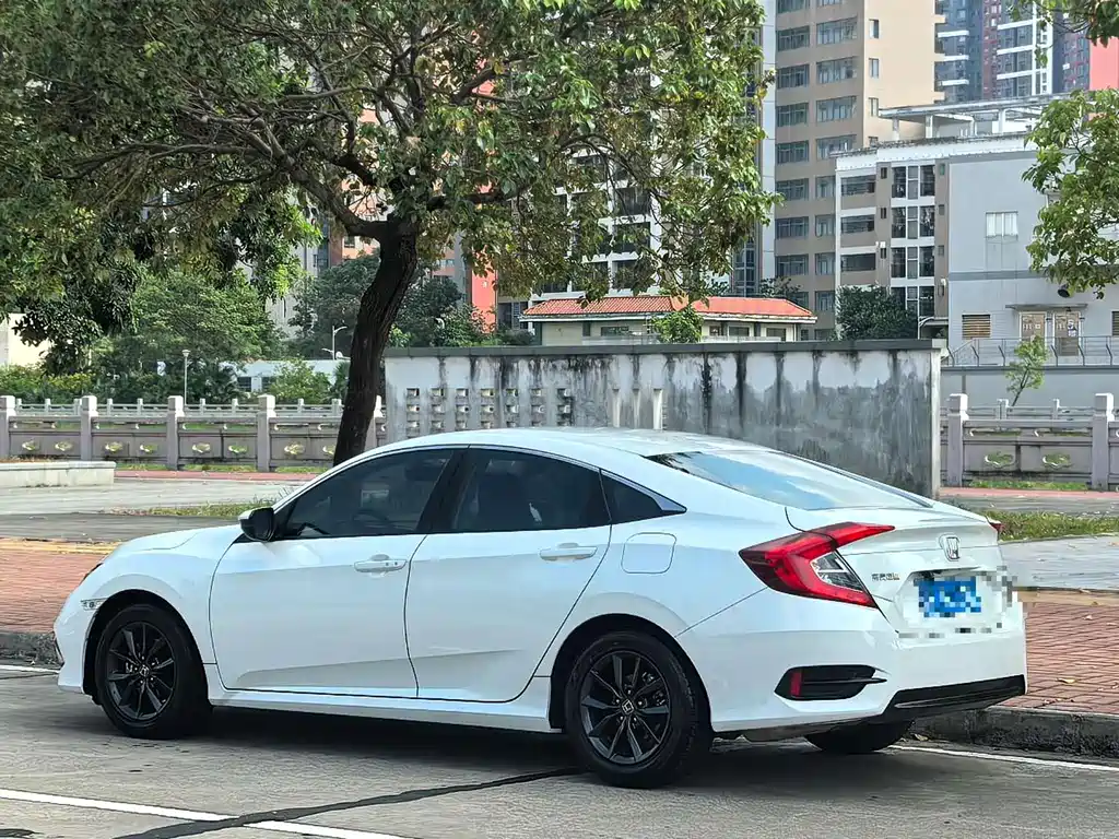 Honda Civic — миниатюра 8