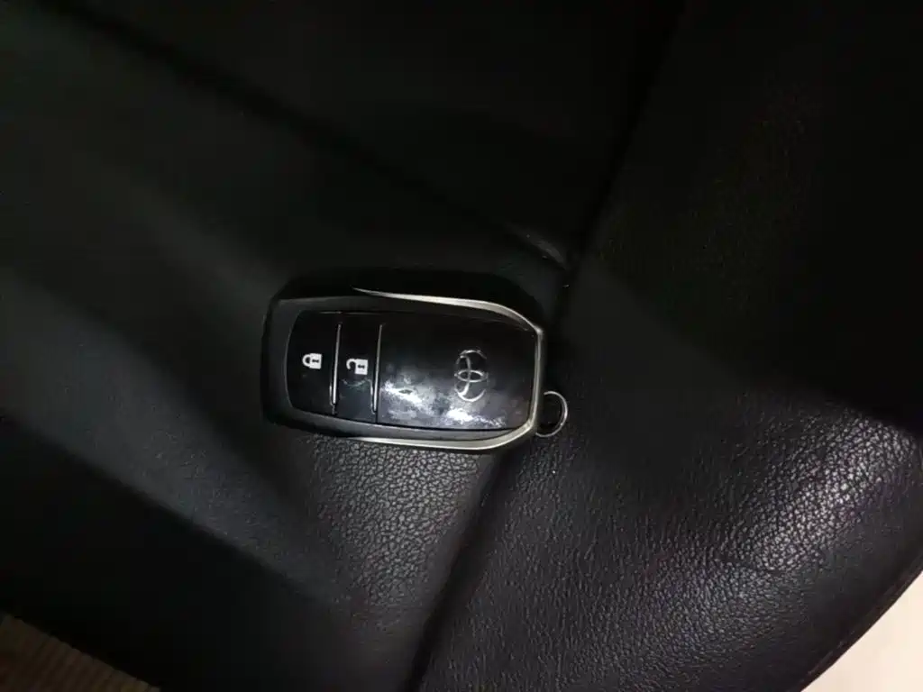 Toyota RAV4 — миниатюра 9